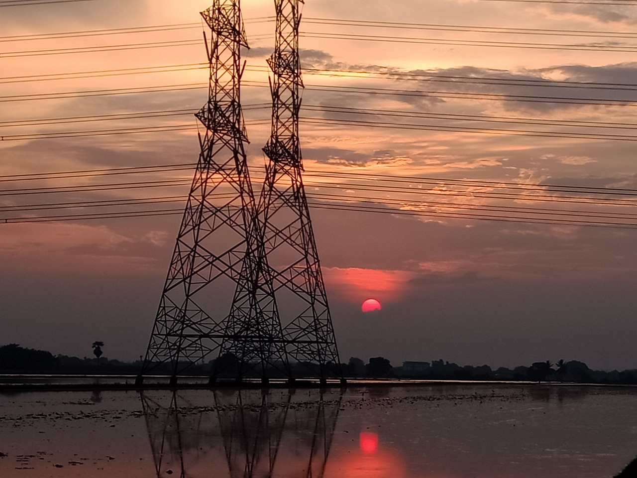 Kluczowe aspekty współpracy z hurtownią elektryczną